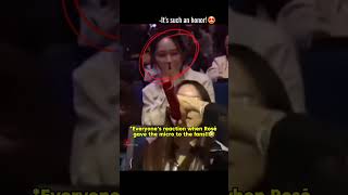 Everyones reaction when Rosé gave the micro to the fans blackpink rosé apt parchaeyoung [upl. by Buyer477]