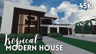 roblox bloxburg  🌳 two story modern tropical house  45k ꒰ exterior build ꒱  itapixca builds [upl. by Littell]