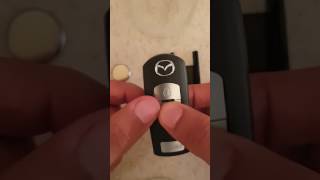 Como cambiar pila sensor llave mazda [upl. by Fu]