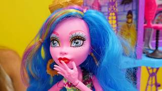 Monster High Gooliope Jellington slimeyi durduruyor [upl. by Parcel]