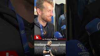 Hradecky scherzt mit Reportern “Flo doing Flothings” shorts [upl. by Kcin80]