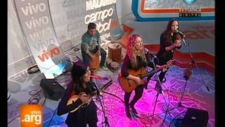 Vivo en Argentina  Musicales Son ellas  020811 1 de 3 [upl. by Nosnah809]