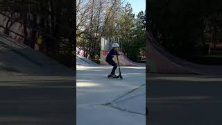 Whip pe coltul piramidei scooters skatepark ethic [upl. by Isla]