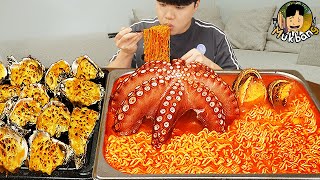 ASMR MUKBANG 직접 만든 대왕문어 해물 열라면 김밥 김치 유부초밥 먹방 RAMYEON amp KIMBAP MUKBANG EATING SOUND [upl. by Tarrsus]