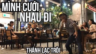 Mình Cưới Nhau Đi  Bản đường phố của Thánh Lạc Trôi khiến 2 em xinh đẹp cười không nhặt được mồm [upl. by Merrile]