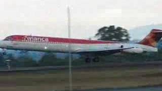 Avianca MD83 N632CT landing SKRG [upl. by Einahpets]