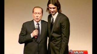 Premiazioni alla festa dei 25 anni di Berlusconi al Milan [upl. by Lambart]