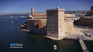 Le vieux port de Marseille en vue aérienne par drone [upl. by Ayoted]