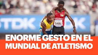 GRAN GESTO en el Mundial de Atletismo Dejó de correr y ayudó a un colega a terminar la prueba [upl. by Yerffeg]