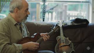 Inside the Craft  John Reischman compares his Gibson mandolin with a Michael Heiden mandolin [upl. by Scuram]