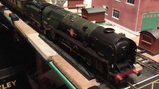 Hornby R1162 Rebuilt Merchant Navy class Clan Line [upl. by Liborio]