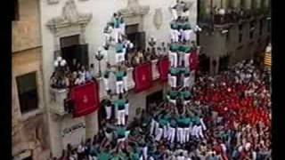 Castellers de Vilafranca  3 de 9 amb folre i 4 de 9 amb folre simultanis  Sant Ramon 2001 [upl. by Anaele]