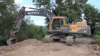 Volvo EC 360 B mit OilQuick und Powertilt HD [upl. by Elrahc]