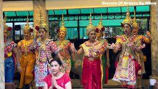 Erawan Shrine CentralwOrld နှင့် ရဲစခန်း လမ်းဆံုထောင့်မှာရှိတဲ့ ဆုတောင်းပြည့်နတ်နန်း Since 1956 [upl. by Silevi809]