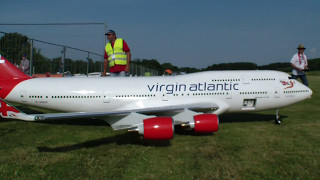 10 años el tiempo de construcción avión Boeing 747400 Las aerolíneas vírgen control remoto [upl. by Ahsei]