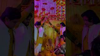 Sister ke Kangana bandhne ki rasam ❤️💛sister haldi wedding shortvideo shorts [upl. by Alguire314]