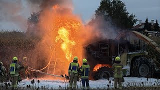 Brand eines Maishäckslers bei Ichenhausen löst Feuerwehreinsatz aus [upl. by Siuraj]