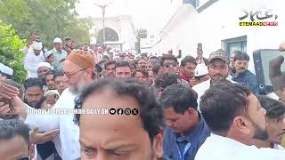 AIMIM Chief Barrister Asadudidn Owaisi Offers NamazEJumma At Jama Masjid Aurangabad [upl. by Lias]