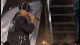 Hector el father cantando quotsolaquot en premios juventud [upl. by Yelreveb995]