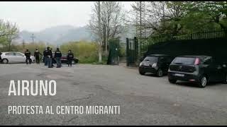 LECCONOTIZIE  Airuno la protesta dei migranti quotsenza mascherinequot [upl. by Benn380]