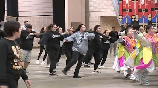 Mummers make lastminute preps ahead of parade on New Years Day [upl. by Alejandrina]