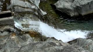 Maggia Wasserfall Maggiatal  Cascata di Maggia  Maggia Waterfall  Casa alla Cascata [upl. by Avie3]