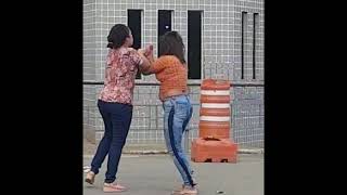 Mulheres brigam em frente à Penitenciária da Mata Escura [upl. by Lauralee]