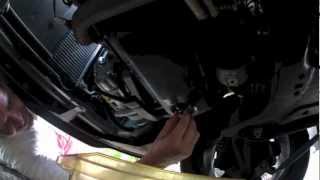 Peugeot 206 Comment vidanger lhuile moteur [upl. by Nnaira]