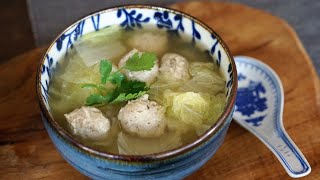 Soupe au chou chinois et aux boulettes de poulet  délicieuse saine et facile à préparer [upl. by Garibull541]