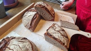 Brotbacken mit Roggensauerteig Opa Wolfgang zeigt wie es funktioniert [upl. by Etka]