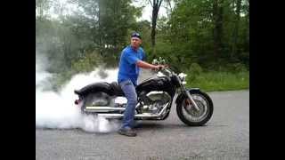 V Star Burnout Yamaha Vstar 1100 vance amp hines full exhaust [upl. by Notlrak]