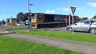 Hewletts Road level crossing in Mt Maunganui Tauranga [upl. by Gershon]