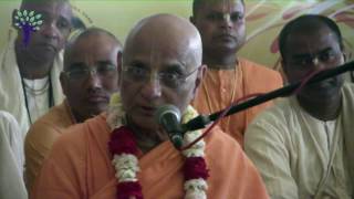 Mayapur Kirtan Mela 2017 Day 1 Kirtan by His Holiness Bhakti Charu Swami [upl. by Yeltrab243]