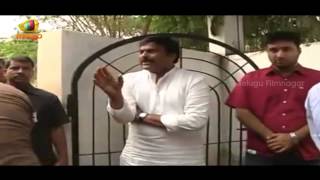 Mega Star Chiranjeevi controversial attitude  Hyderabad Polling Booth [upl. by Tania160]