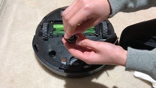 How to clean your Roomba i7i7 [upl. by Atirys]