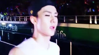 Fancam 141004 EXO Sehun amp Tao at SMTOWN in Tokyo Ending [upl. by Nipsirc967]