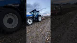 Ploegen met de new Holland TM130 [upl. by Garvin]