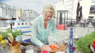 Tinas sommer Sommerlig fiskesuppe med reker og laks [upl. by Hadihsar]