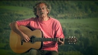 euronews le mag  Le chansonnier italien Gianmaria Testa fête ses 20 ans de carrière [upl. by Asfah]