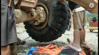 Wheel Loader Tire Removal [upl. by Ingunna635]