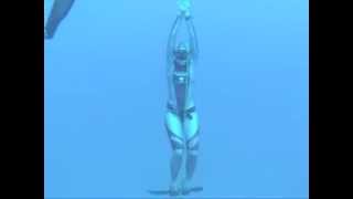 Julie Bisaillon freedives to 45m 150ft in Kona Hawaii [upl. by Sena]