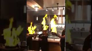 Activación de rociadores contra incendio en restaurante [upl. by Cirdes]