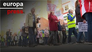 Mayores de Aluche se manifiestan para reclamar la construcción de un centro de día [upl. by Small865]