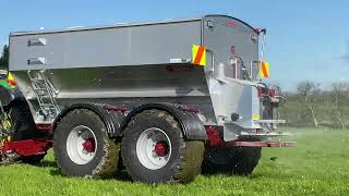 Giltrap Pro Series Fertiliser Spreader [upl. by Booker84]