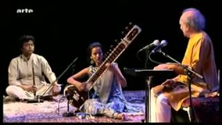 Sitar Legend Pt Ravi Shankar amp his lovely Daughter Anoushka YouTube mp4 [upl. by Ripley]