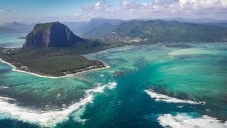 Île Maurice  Survol en hélico  Underwater Waterfall  2019 [upl. by Gnav350]