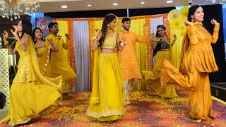 Haldi Dance Performance by Bride amp Brides Family  Le Gayi  Rock N Roll Soniyo  Kabira  2022 [upl. by Renelle]