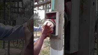 3 Phase meter removal process Lineman electricity electricaljobs meter [upl. by Pirbhai803]