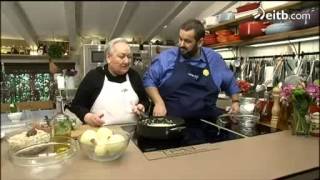 David De Jorge y Charo Zapiain preparan una tortilla de bacalao [upl. by Neville]