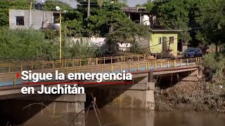 Emergencia en Juchitán  Tienen el agua hasta el cuello y viven entre toneladas de basura y lodo [upl. by Folberth]